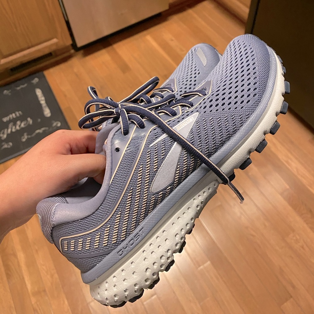 BROOKS GHOST 12 TENNIS SHOES
